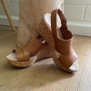 EUC Clarks cork tan wedges